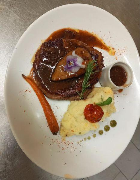 Hotel Restaurant Le Cygne Conches-en-Ouche 외부 사진