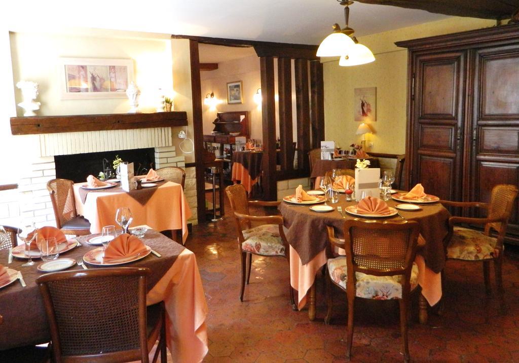 Hotel Restaurant Le Cygne Conches-en-Ouche 외부 사진