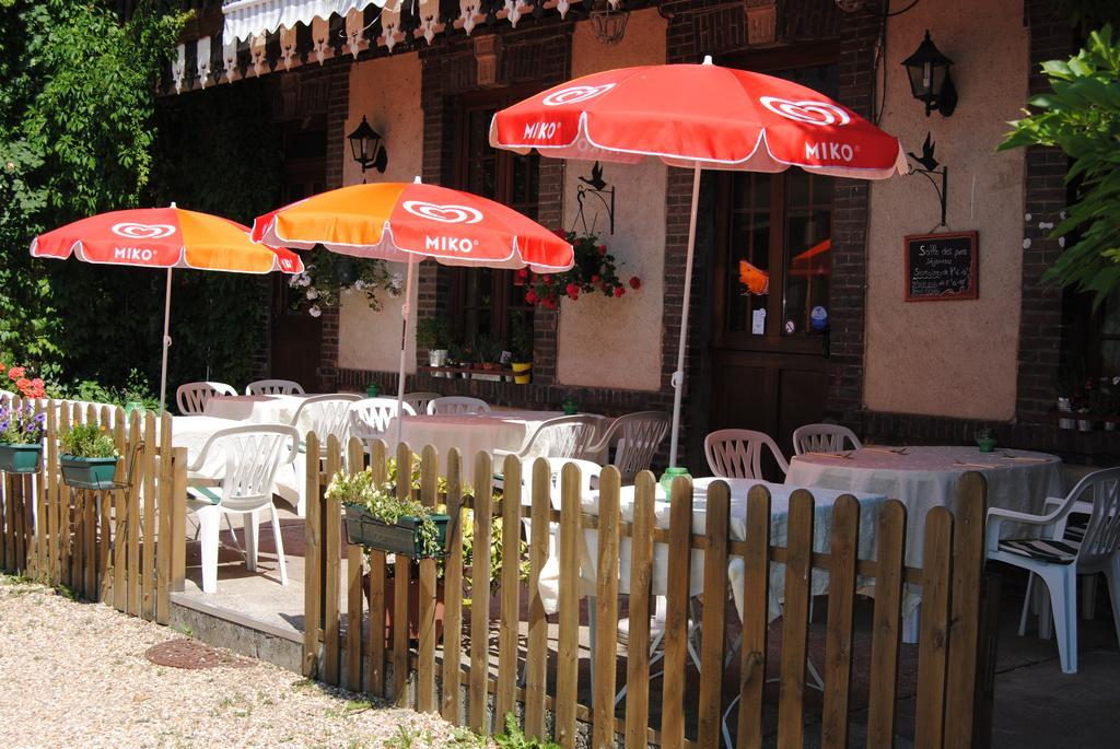 Hotel Restaurant Le Cygne Conches-en-Ouche 외부 사진