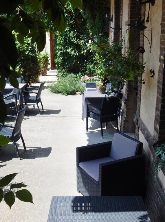 Hotel Restaurant Le Cygne Conches-en-Ouche 외부 사진