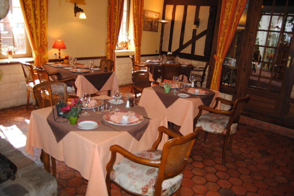Hotel Restaurant Le Cygne Conches-en-Ouche 외부 사진