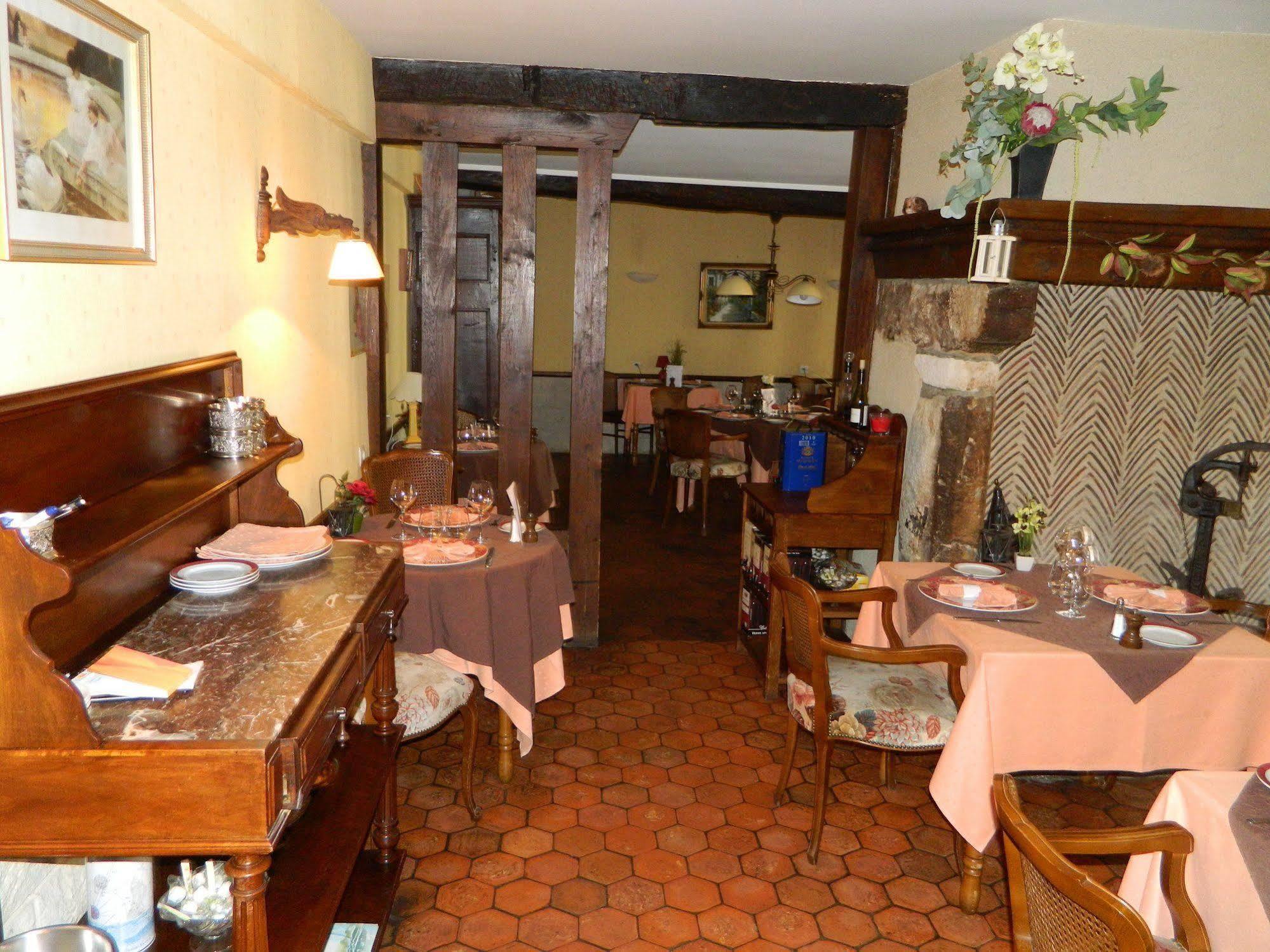 Hotel Restaurant Le Cygne Conches-en-Ouche 외부 사진